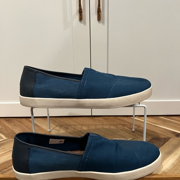Tom’s size 14 blue slip on sneakers original comfort - Picture 3 of 9